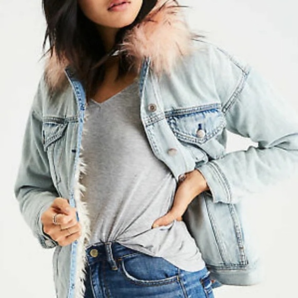 American Eagle Outfitters Faux Fur Collar Sherpa Lined Denim Jacket Size Large